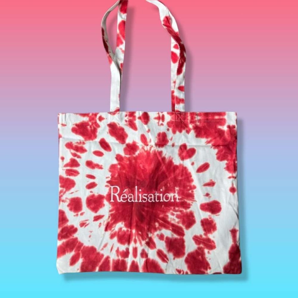 RÉALISATION PAR RED TIE DYE TOTE BAG​